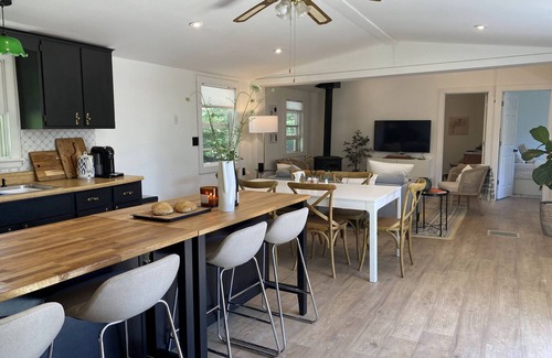 Denver Cottage | Relaxing Cottage Retreat with Private Pond and Spa Amenities
