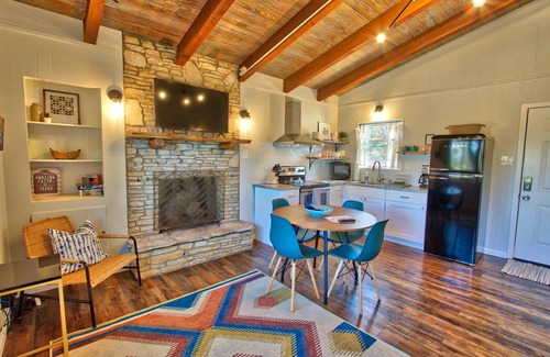 Canyon Lake Cottage | Modern Cottages with Lake Views and Spa Access