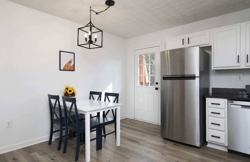 Cartersville House | Exceptional 2 BR Farmhouse Townhome with Private Baths