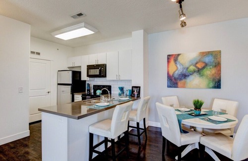 Draper Condo | Pet-Friendly Condo with Pool, Gym & Hot Tub for 5 Guests