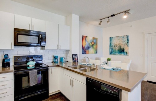 Draper Condo | Pet-Friendly Condo with Pool, Gym & Hot Tub for 5 Guests