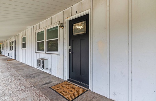 Appleton Apartment | Modern & Cozy 2BR w/King Bed in Appleton, 30 mins by drive from Lambeau Field