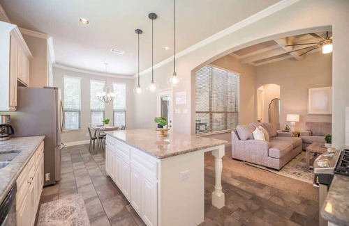 Lewisville House | Modern & Cozy 3-Bedroom Home close to DFW Airport