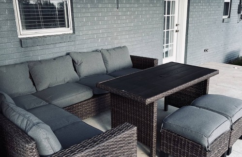 Florence House | Cozy 4 Bedroom Retreat with Spa & Pet-Friendly Amenities