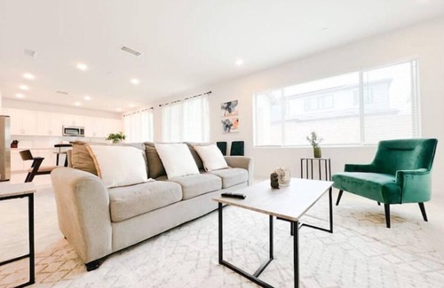 Ontario House | Cozy 5BR Retreat with Kitchen near Ontario Airport