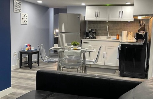 Southwest Edmonton House | Cozy Private Suite in South West Edmonton with Lake View