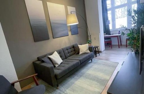 Ostviertel Apartment | Cozy Modern Apartment with Netflix and Pet-Friendly Access
