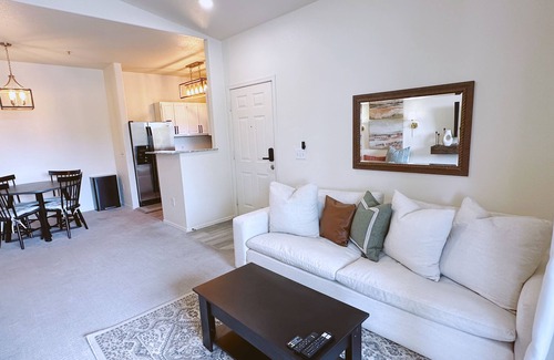 Deer Valley Condo | Modern Condo with Pool in Gated North PHX Community
