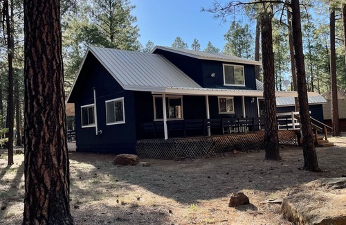 Heber Cabin | Top-Rated Forest Lakes Cabin with Pet-Friendly Amenities