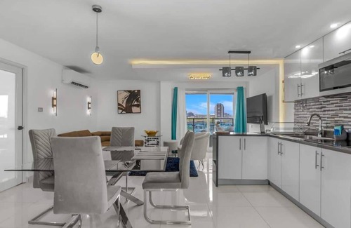 Eleanor Roosevelt Apartment | Modern & Cozy Getaway with Parking