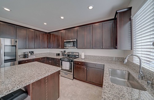 Victorville House | Family and Pet-Friendly Retreat with Full Kitchen