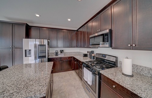 Victorville House | Family and Pet-Friendly Retreat with Full Kitchen