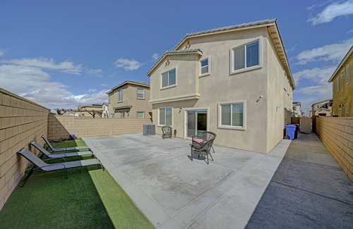 Victorville House | Family and Pet-Friendly Retreat with Full Kitchen