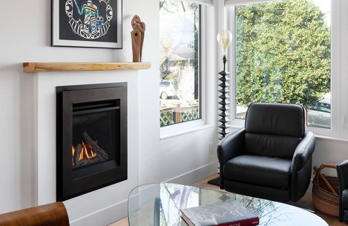 Fernwood House | Award-Winning Modern Home in Central Walkable Location