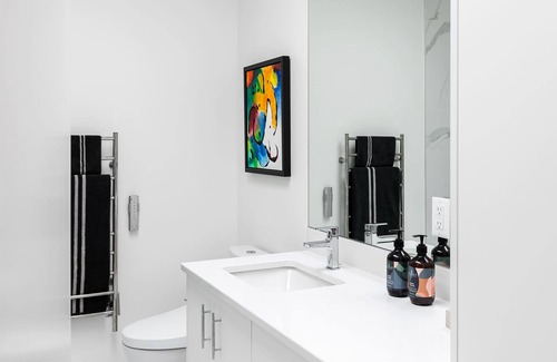 Fernwood House | Award-Winning Modern Home in Central Walkable Location