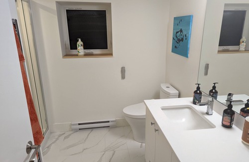 Fernwood House | Award-Winning Modern Home in Central Walkable Location