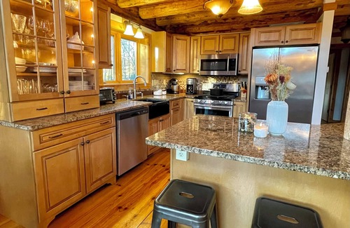 Town of Copake Hotel | Modern, cozy log cabin in Copake with AC and WiFi
