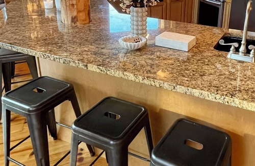 Town of Copake Hotel | Modern, cozy log cabin in Copake with AC and WiFi