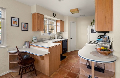 Woodstone Village House | Pet-Friendly Modern Retreat with Strong WiFi in Austin