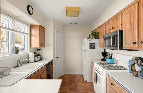 Woodstone Village House | Pet-Friendly Modern Retreat with Strong WiFi in Austin