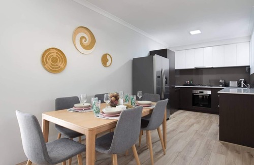 Attadale Apartment | Unwind at Serenity by Swan River: Central 2BR, Close to Cafes