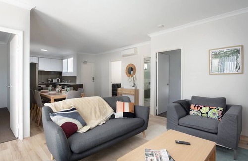 Attadale Apartment | Unwind at Serenity by Swan River: Central 2BR, Close to Cafes
