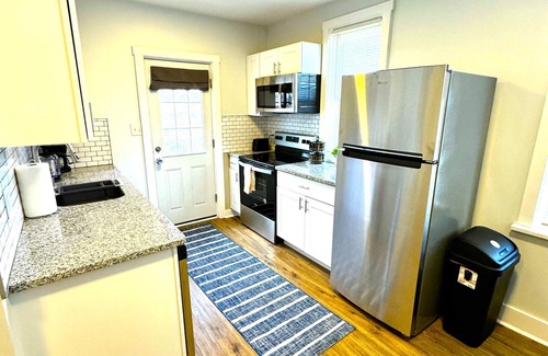 Wilmington Apartment | Guest Rated: Modern Cozy Walk-Up with King Bed & Kitchen