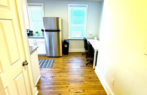 Wilmington Apartment | Guest Rated: Modern Cozy Walk-Up with King Bed & Kitchen