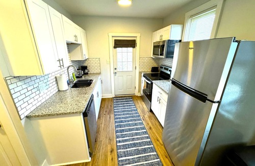 Wilmington Apartment | Guest Rated: Modern Cozy Walk-Up with King Bed & Kitchen