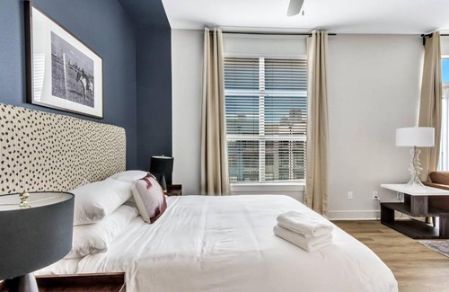 Deep Ellum Apartment | Stylish CozySuites with Pool, Gym & Family-Friendly Amenities