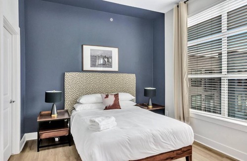 Deep Ellum Apartment | Stylish CozySuites with Pool, Gym & Family-Friendly Amenities