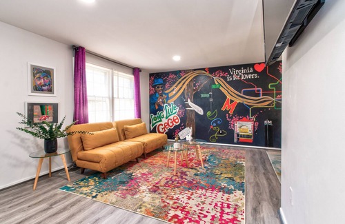 Buckingham House | Stylish Home Minutes From DC with Breakfast & Family Amenities