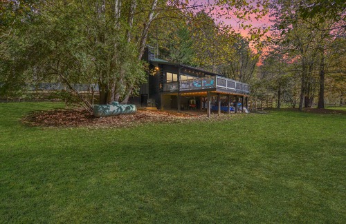 Ellijay Cottage | Inviting Creekside Cottage with Spa and Hiking Nearby