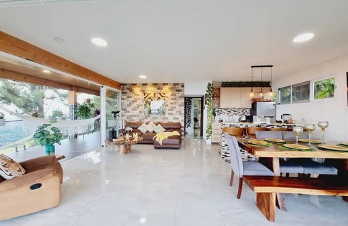 Sora House | Modern CRISTAL Cabin with the best view of Altos del MARIA