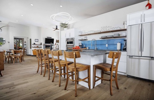 Dundee Villa | Scenic Wine Country Villa with Hot Tub & Epic Views
