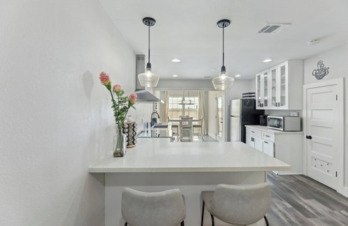 Del Valle House | Relaxing Del Valle Countryside Retreat with Private Deck