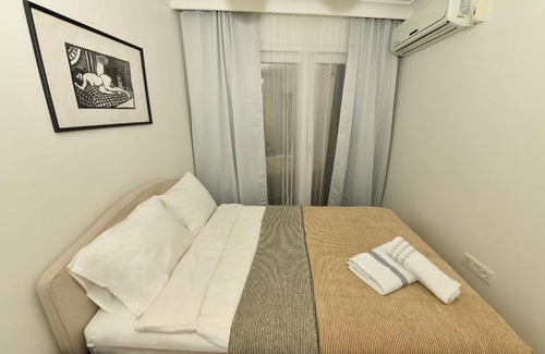 Gumussuyu Mahallesi Apartment | Stylish Apartment in Taksim - Pet Friendly & Accessible