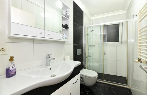 Gumussuyu Mahallesi Apartment | Stylish Apartment in Taksim - Pet Friendly & Accessible