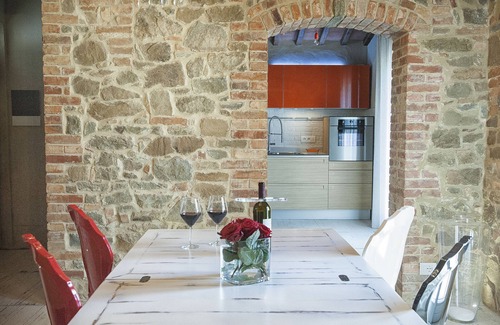 Badicorte House | Chic Farmhouse Retreat with Inviting Swimming Pool