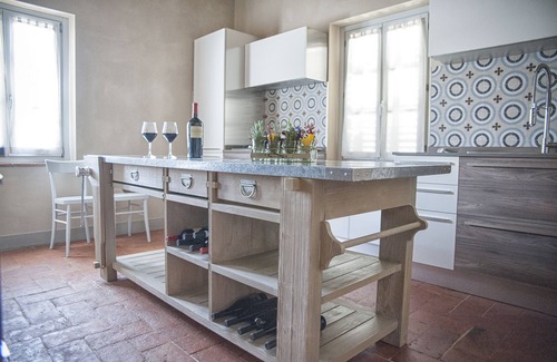 Badicorte House | Chic Farmhouse Retreat with Inviting Swimming Pool
