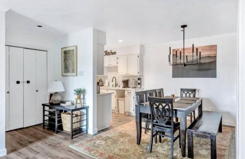 Garland House | Modern Lakefront Home in Garland - 4-Star Comfort Awaits