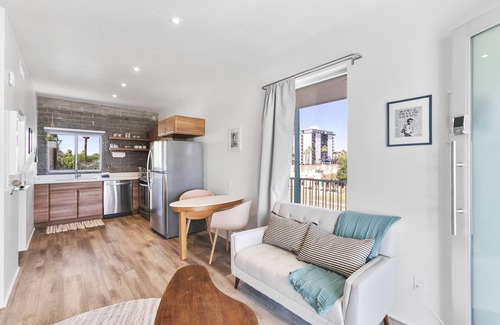Roosevelt Apartment | Stylish Designer Studio with Pool and Spa Amenities