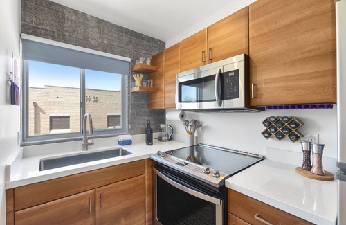 Roosevelt Apartment | Stylish Designer Studio with Pool and Spa Amenities