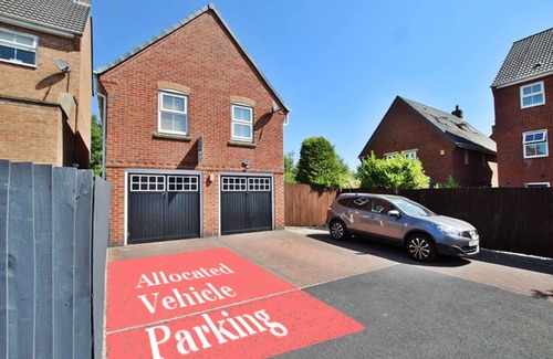Thatto Heath House | Modern 2-Bedroom Retreat with Free Parking & Family Amenities