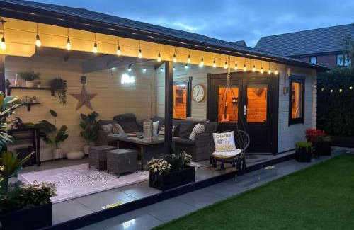 Everton House | Modern Detached House with multiple parking and large garden next to Anfield Stadium
