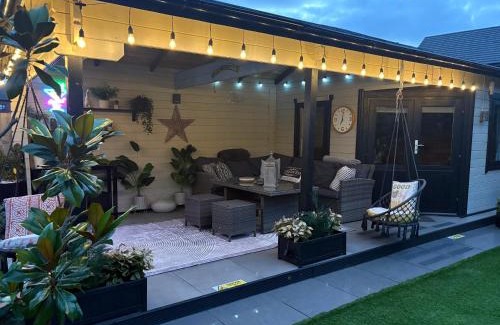 Everton House | Modern Detached House with multiple parking and large garden next to Anfield Stadium