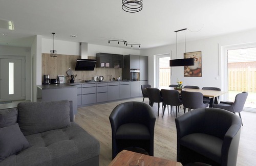 Winsen House | Modern Vacation Home with Pool & Spa in the Südheide