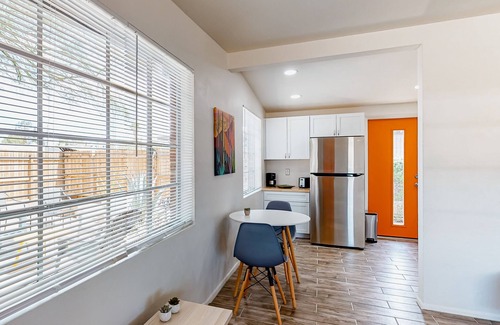 Palo Verde House | Pet-Friendly Modern Retreat with Yard & Kitchen Amenities