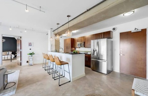 Red River Cultural District Condo | Modern 1-Bedroom Condo with Patio in Downtown Location