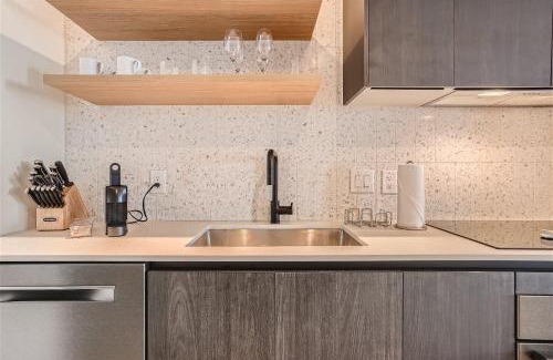 Rainey Street Historic District House | Stylish Downtown Condo with Rooftop Pool & Ocean Views